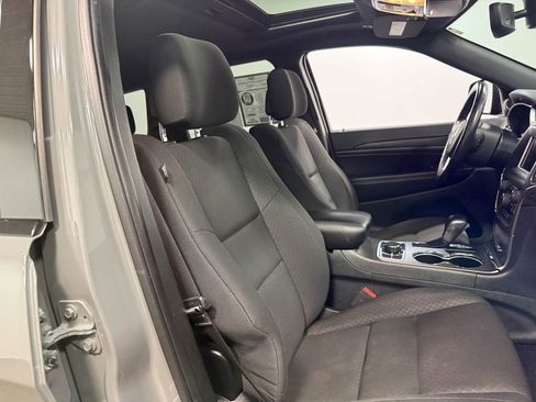Used 2019 Jeep Grand Cherokee Laredo AWD/4WD image 64