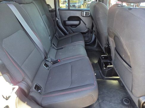 Used 2023 Jeep Gladiator Rubicon w/ Cold Weather Group image 15