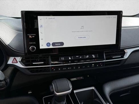 Used 2025 Toyota Sienna Platinum image 13