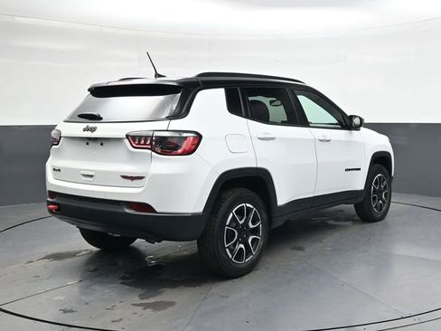 Used 2024 Jeep Compass Trailhawk image 4
