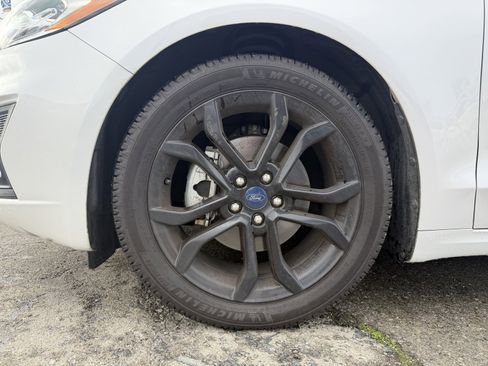 Used 2019 Ford Fusion SE w/ Equipment Group 151A image 9