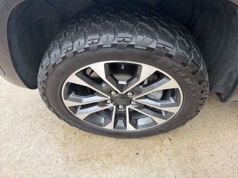 Used 2022 Jeep Grand Cherokee L Overland w/ Luxury Tech Group IV AWD/4WD image 27