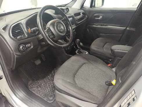 Used 2018 Jeep Renegade Altitude AWD/4WD image 13