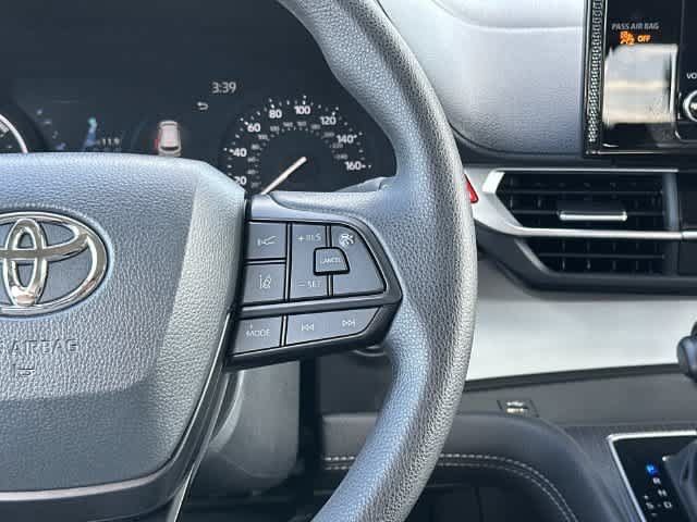 Used 2026 Toyota Sienna LE AWD/4WD image 9