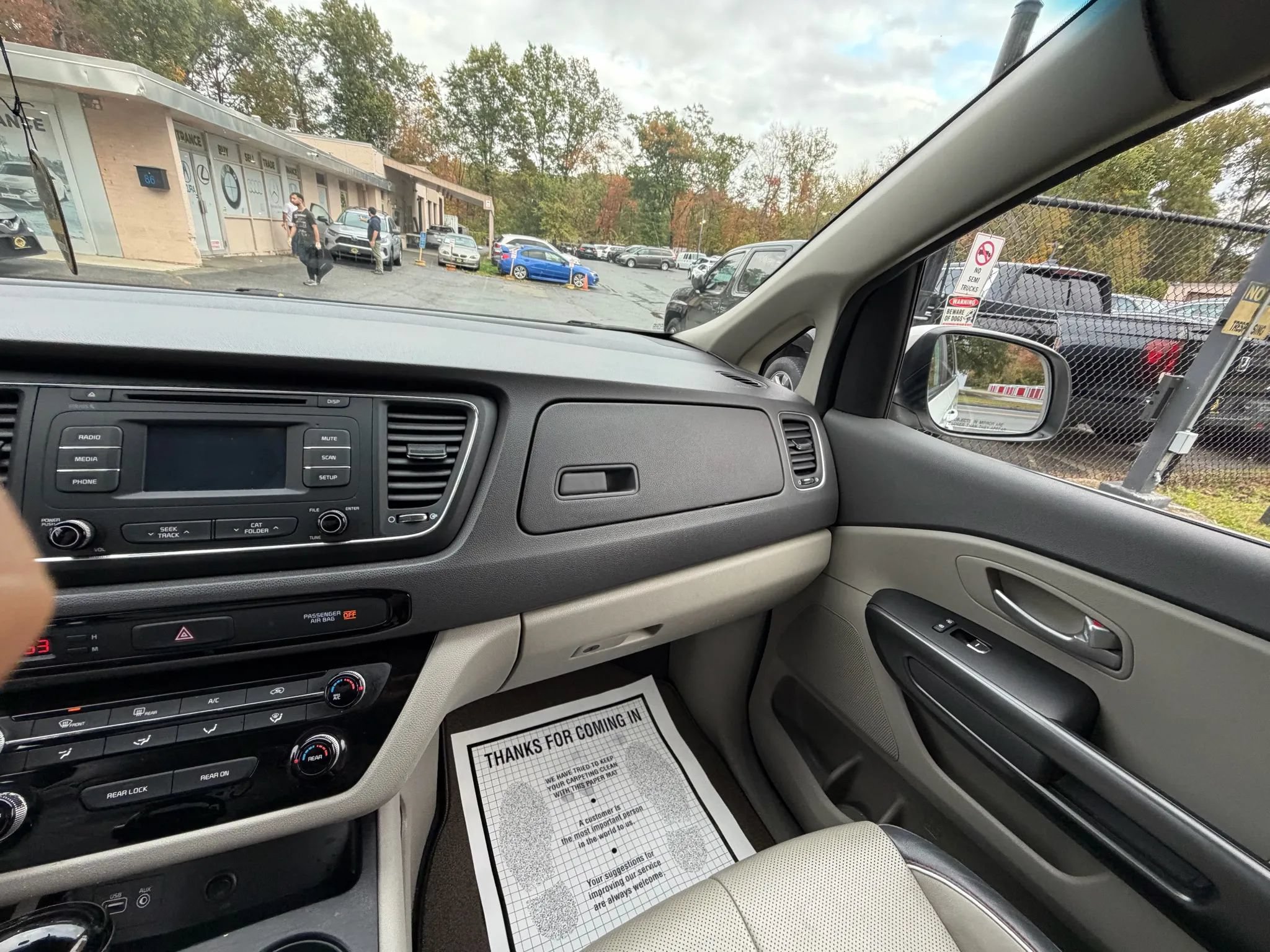 Used 2016 Kia Sedona LX w/ LX Essentials Premium Package FWD image 24
