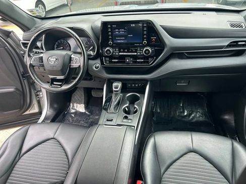 Used 2021 Toyota Highlander XSE FWD image 19