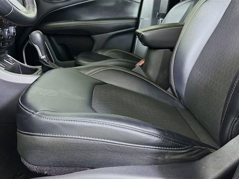 Used 2017 Jeep Compass Latitude image 18