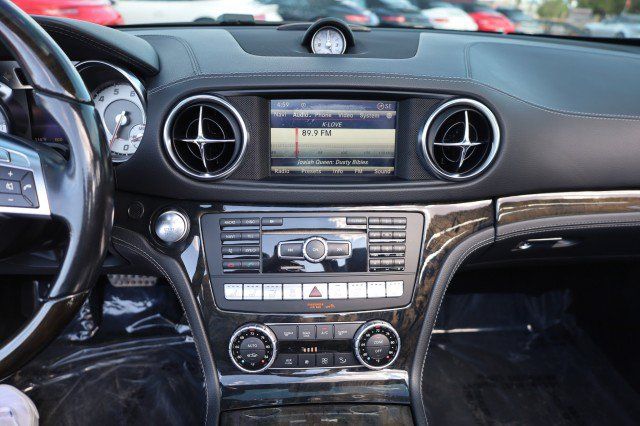 Used 2014 Mercedes-Benz SL 550 image 32