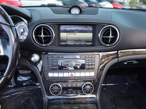 Used 2014 Mercedes-Benz SL 550 image 32