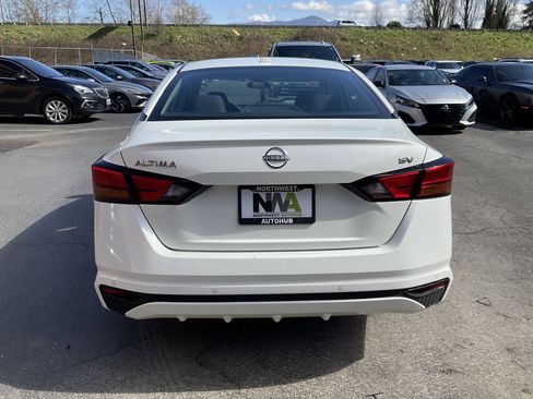 Used 2023 Nissan Altima 2.5 SV image 4