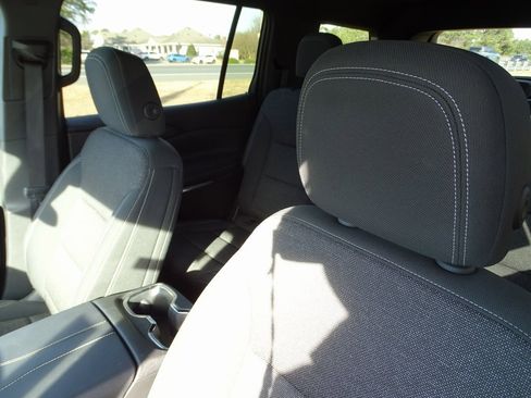 Used 2025 Chevrolet Traverse LT image 21