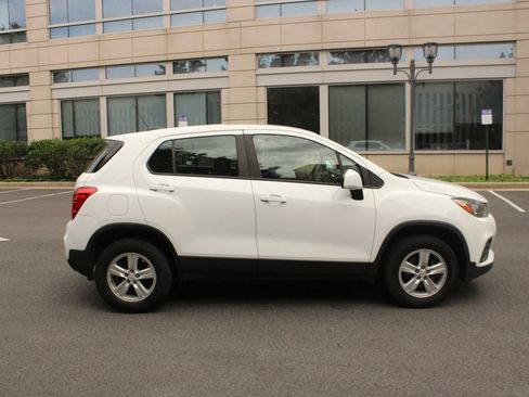 Used 2017 Chevrolet Trax LS AWD/4WD image 6