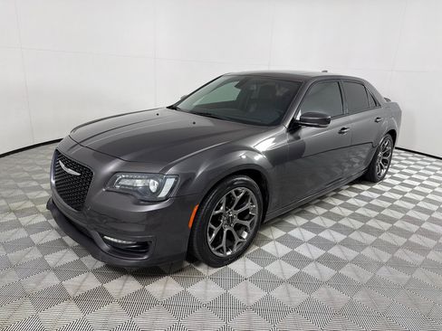Used 2018 Chrysler 300 S w/ 300S Premium Group RWD image 9