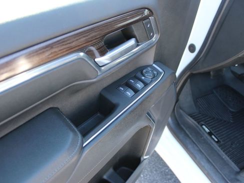 Used 2024 Chevrolet Silverado 2500 LT image 26