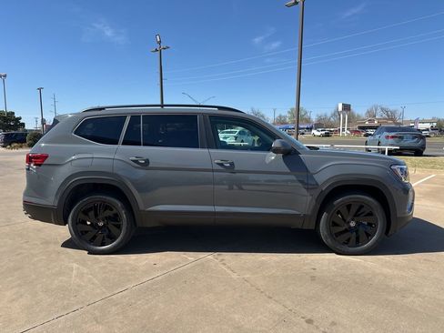 New 2026 Volkswagen Atlas SE FWD image 4