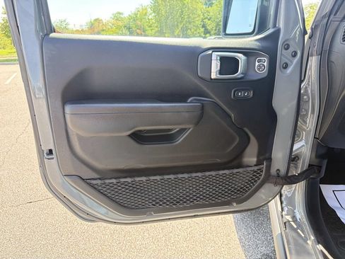 Used 2023 Jeep Wrangler Unlimited Rubicon AWD/4WD image 14