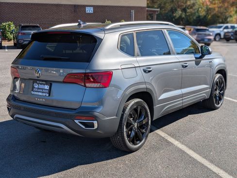 Used 2024 Volkswagen Taos SE w/ Panoramic Sunroof Package image 9