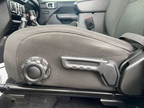 Used 2022 Jeep Gladiator Willys image 11