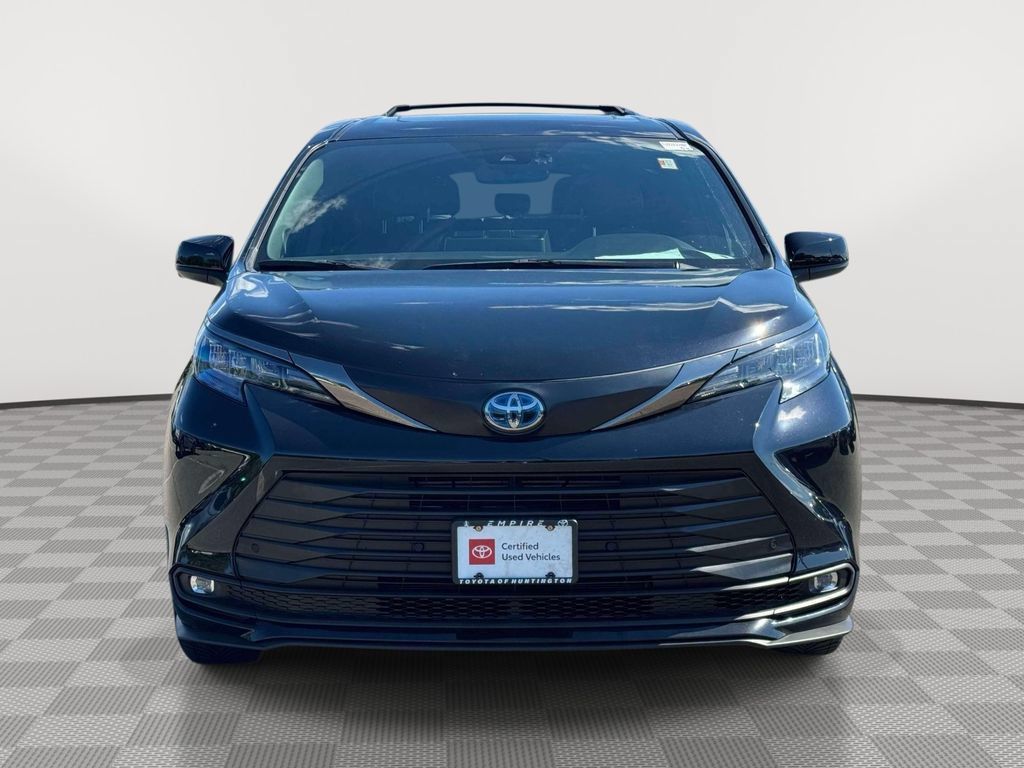 Used 2024 Toyota Sienna XLE Woodland Edition AWD/4WD image 2