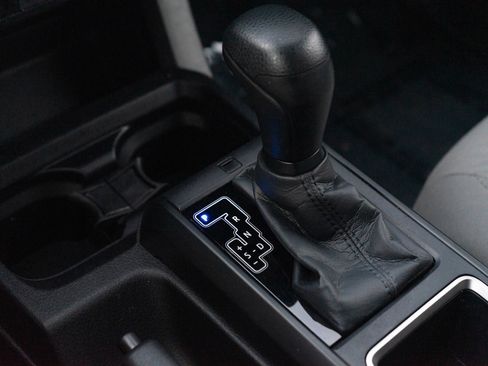 Used 2022 Toyota Tacoma SR image 22