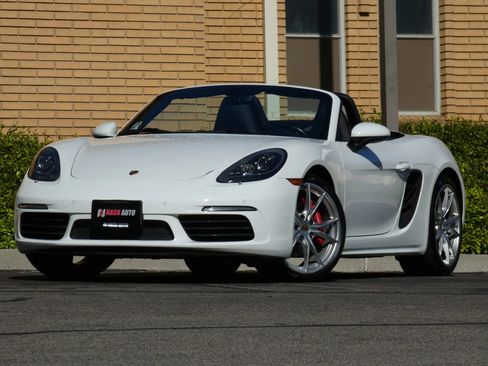 Used 2017 Porsche 718 Boxster S image 4