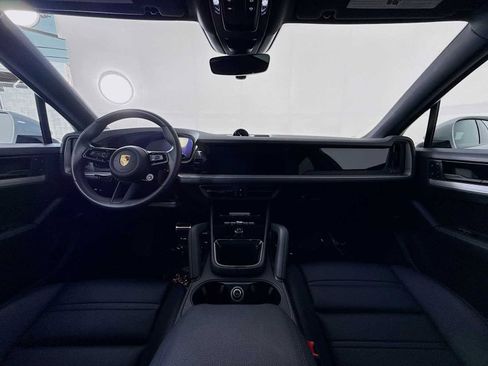 Used 2024 Porsche Cayenne S image 26