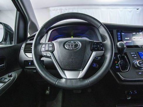 Used 2017 Toyota Sienna SE w/ SE Preferred Package image 47