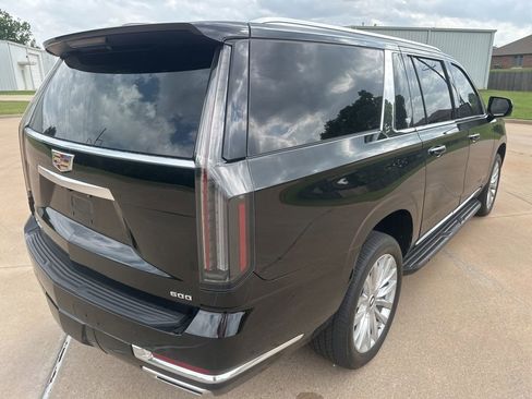 Used 2025 Cadillac Escalade ESV Luxury AWD/4WD image 5