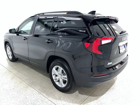 Used 2024 GMC Terrain SLE w/ Driver Convenience Package FWD image 3