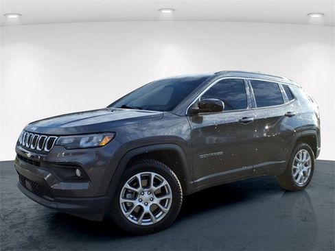Used 2023 Jeep Compass Latitude w/ Sun and Sound Group image 2