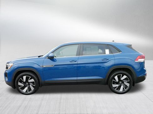 Certified 2025 Volkswagen Atlas Cross Sport SE image 4