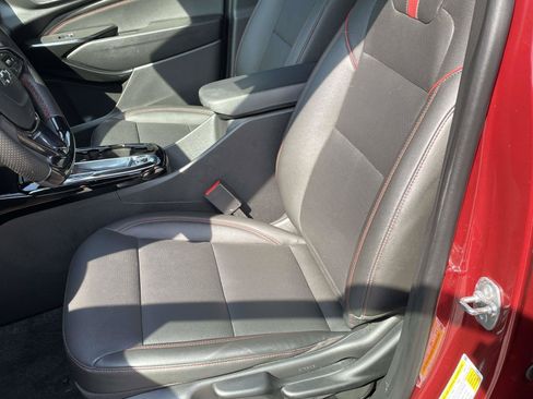Certified 2025 Chevrolet Trax RS FWD image 14