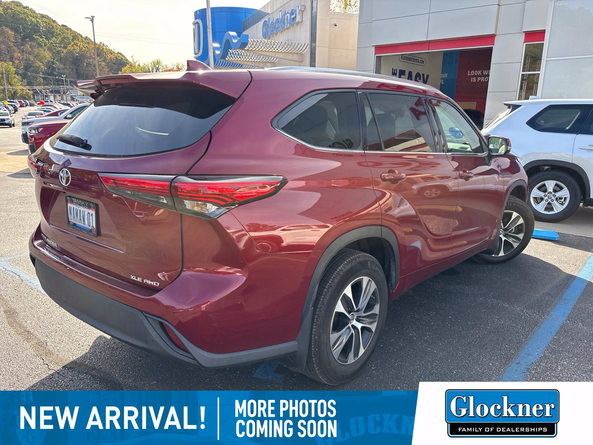 Used 2020 Toyota Highlander XLE AWD/4WD image 4