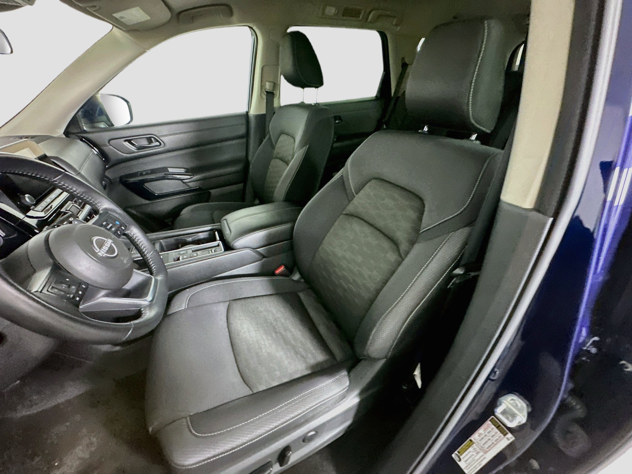 Used 2025 Nissan Pathfinder SV FWD image 13