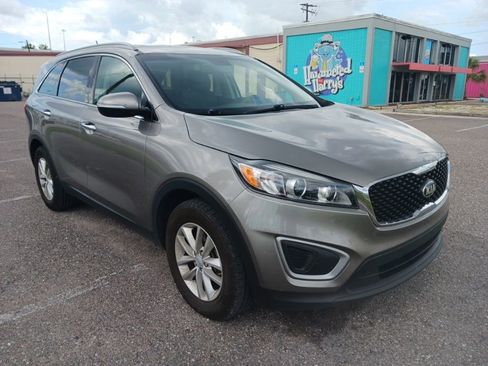 Used 2017 Kia Sorento FWD image 1