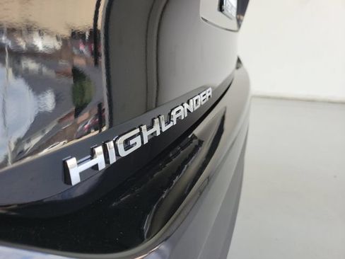 Used 2026 Toyota Highlander XLE AWD/4WD image 9