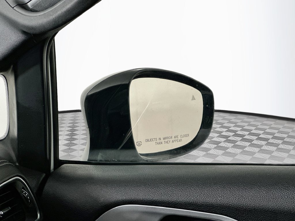 Certified 2025 Chrysler Pacifica Limited FWD image 28