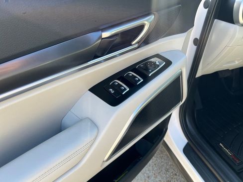 Used 2024 Kia Telluride S w/ S Sunroof Package image 13