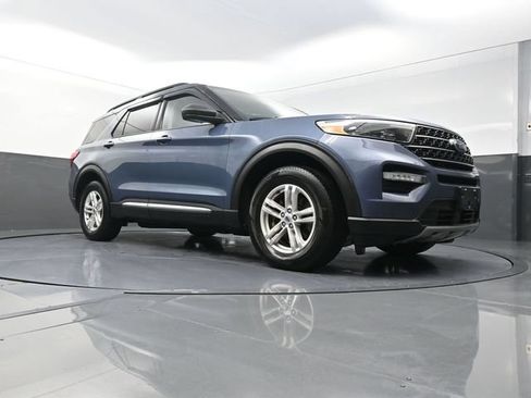 Used 2021 Ford Explorer XLT w/ Equipment Group 202A AWD/4WD image 31