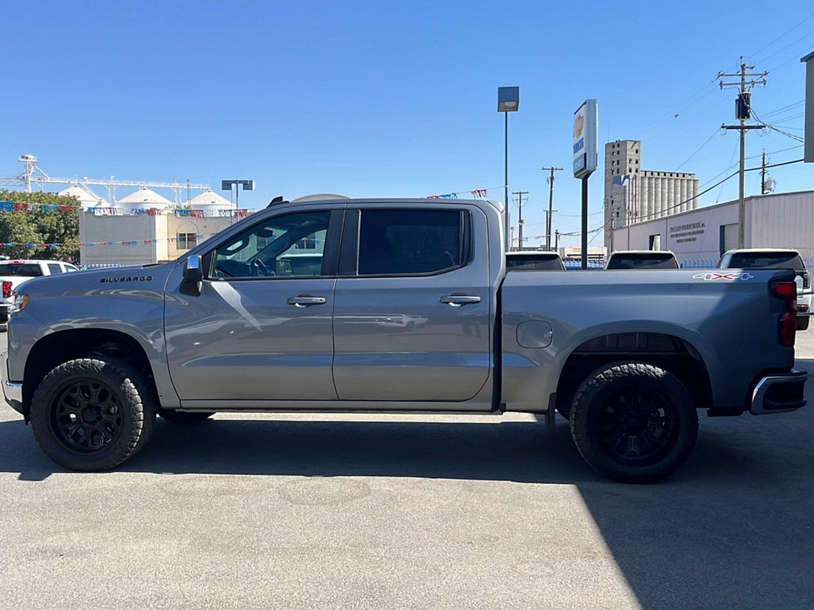 Used 2021 Chevrolet Silverado 1500 LT AWD/4WD image 35