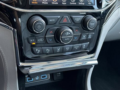 Used 2021 Jeep Grand Cherokee Summit AWD/4WD image 22