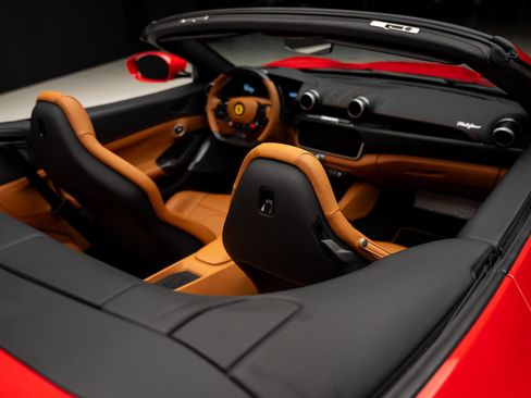 Used 2019 Ferrari Portofino RWD image 76