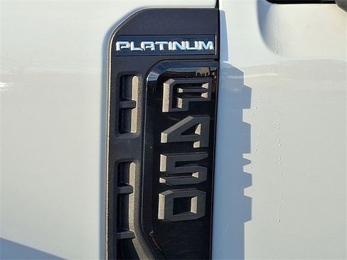 Used 2025 Ford F450 Platinum w/ FX4 Off-Road Package image 32