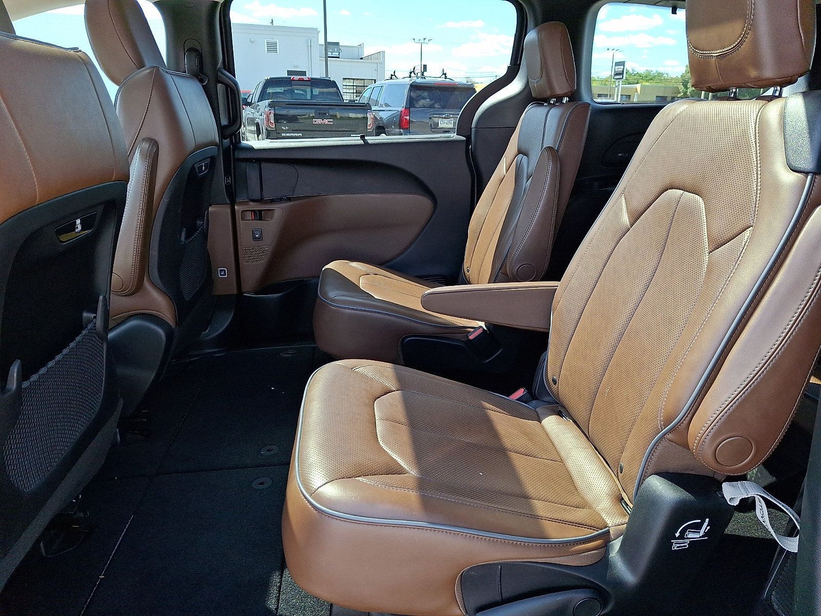 Used 2018 Chrysler Pacifica Limited FWD image 10
