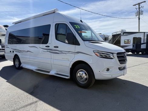 Used 2022 Mercedes-Benz Sprinter 3500 image 2