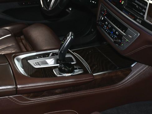 Used 2022 BMW 750i xDrive w/ Executive Package image 84