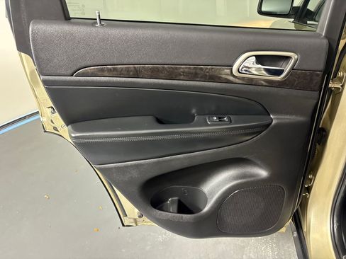 Used 2012 Jeep Grand Cherokee Laredo image 29