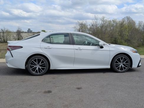 Used 2023 Toyota Camry SE image 5