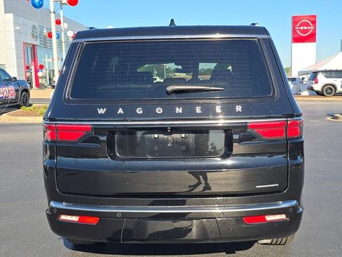 Used 2024 Jeep Wagoneer Series III AWD/4WD image 4