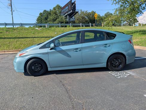 Used 2014 Toyota Prius Three FWD image 2